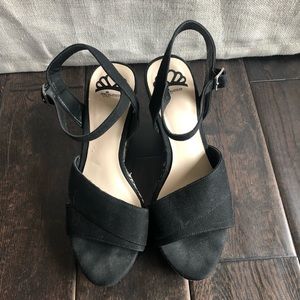 Fergalicious Mollie Wedge Heeled sandals US 7.5